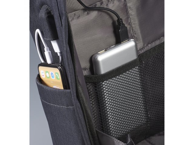 5790-07_CA_B_CHARGING-FEATURE-DETAIL-PROPPED