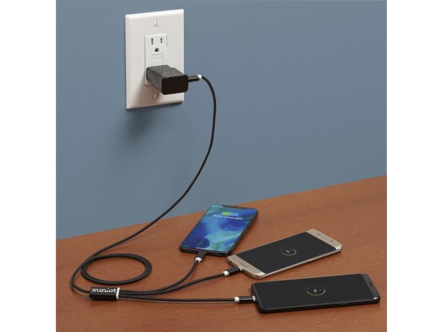 7141-68_BK_D_XUNIOT-LOGO-CHARGE-CABLE-PROPPED