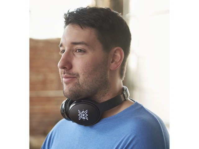 7197-17_BK_GME-LOGO-HEADPHONES-PROPPED-2