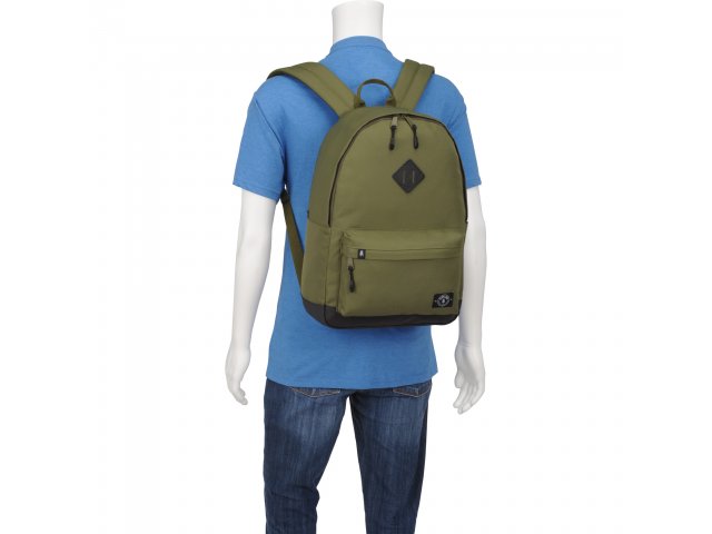 7275-04_ARGR_B_BACKPACK-ON-BUST