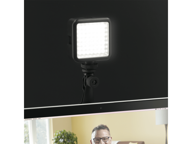 7142-47_BK_A_LIGHT-ON