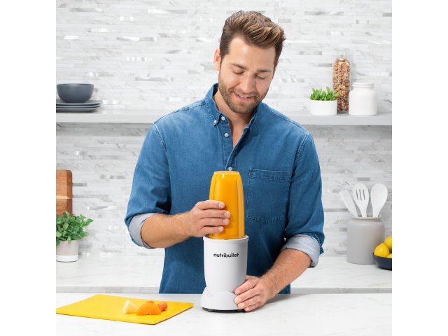 1032-50_WH_B_FR_Lifestyle