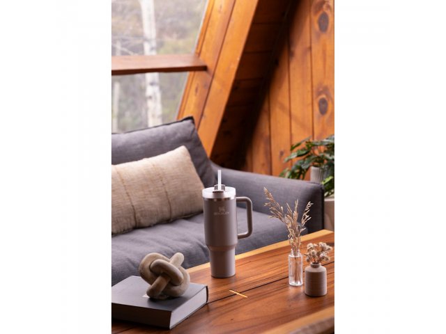 1603-01_ST_A_STILL-1