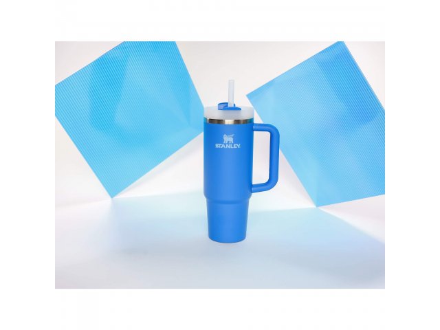 1603-02_AZRE_A_STILL