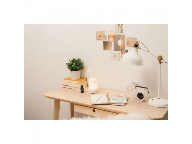 1414-01_WH_B_AR_STILL