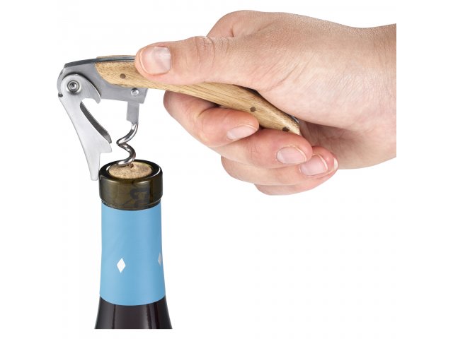 1033-80_NT_A_MONTARI-GROUP-LOGO-FOUR-PC-WINE-GIFT-SET-ANGLE-PROPPED-2