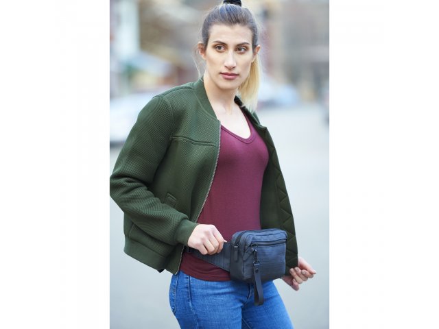 3750-24_CA_B_WAISTPACK-MODEL